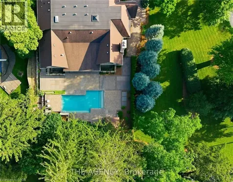 1098 Lakeshore Road West Oakville ON L6L 1E9