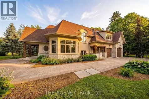 1098 Lakeshore Road West Oakville ON L6L 1E9