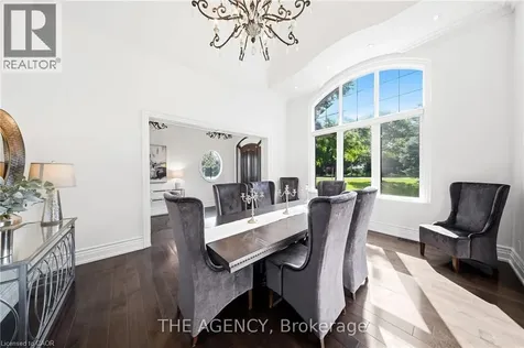 1098 Lakeshore Road West Oakville ON L6L 1E9