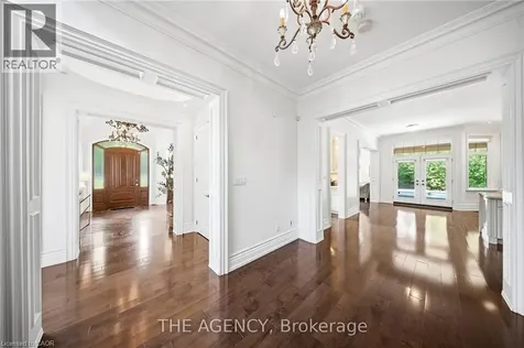 1098 Lakeshore Road West Oakville ON L6L 1E9