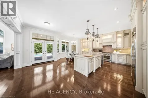 1098 Lakeshore Road West Oakville ON L6L 1E9