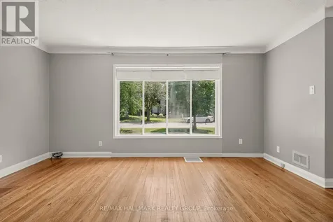 427 Pleasant Park Road Ottawa ON K1H 5M9