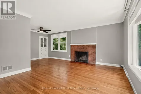 427 Pleasant Park Road Ottawa ON K1H 5M9