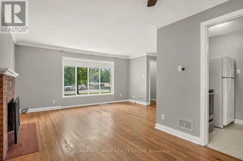 427 Pleasant Park Road Ottawa ON K1H 5M9
