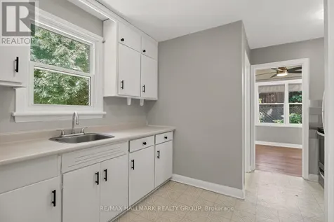 427 Pleasant Park Road Ottawa ON K1H 5M9