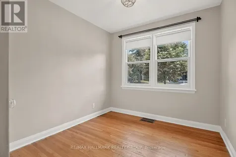 427 Pleasant Park Road Ottawa ON K1H 5M9