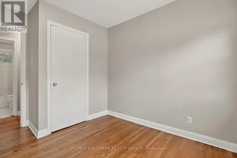 427 Pleasant Park Road Ottawa ON K1H 5M9