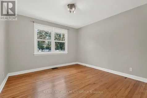 427 Pleasant Park Road Ottawa ON K1H 5M9