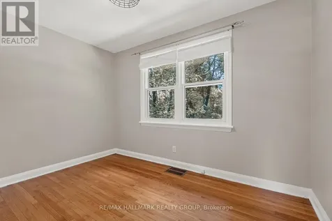 427 Pleasant Park Road Ottawa ON K1H 5M9