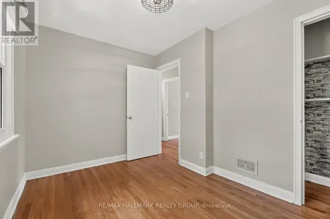 427 Pleasant Park Road Ottawa ON K1H 5M9
