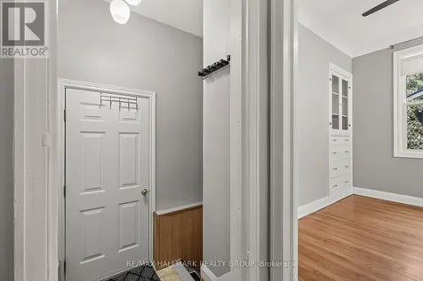 427 Pleasant Park Road Ottawa ON K1H 5M9