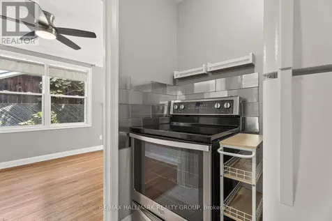427 Pleasant Park Road Ottawa ON K1H 5M9