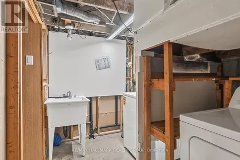 427 Pleasant Park Road Ottawa ON K1H 5M9