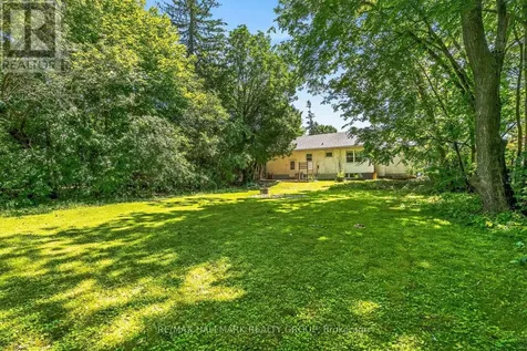 427 Pleasant Park Road Ottawa ON K1H 5M9
