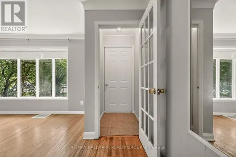 427 Pleasant Park Road Ottawa ON K1H 5M9