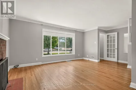 427 Pleasant Park Road Ottawa ON K1H 5M9