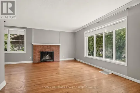 427 Pleasant Park Road Ottawa ON K1H 5M9
