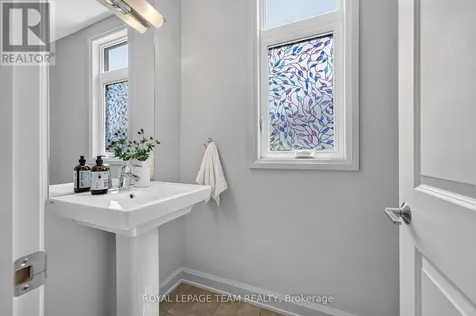 252 Sunnyridge Crescent Ottawa ON K2M 0H3