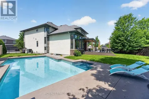 252 Sunnyridge Crescent Ottawa ON K2M 0H3