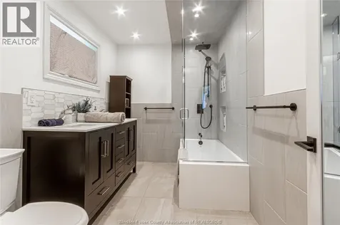 3438 Enniskillen Mississauga ON L5C 2N1