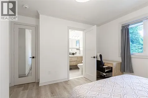3438 Enniskillen Mississauga ON L5C 2N1
