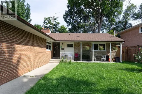 3438 Enniskillen Mississauga ON L5C 2N1