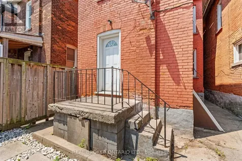40 Ashley Street Hamilton (landsdale) ON L8L 5S6