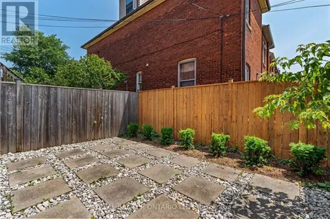 40 Ashley Street Hamilton (landsdale) ON L8L 5S6