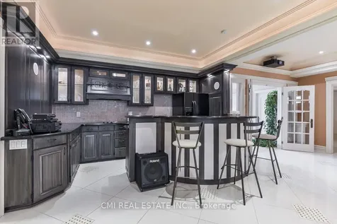 776 Woodland Acres Crescent Vaughan ON L6A 1G2