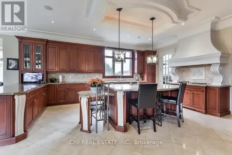 776 Woodland Acres Crescent Vaughan ON L6A 1G2