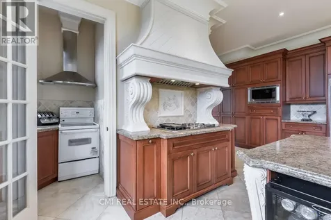 776 Woodland Acres Crescent Vaughan ON L6A 1G2