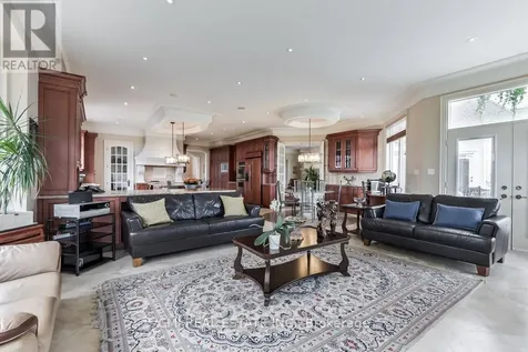 776 Woodland Acres Crescent Vaughan ON L6A 1G2