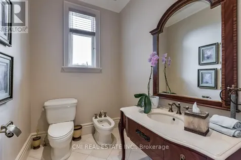776 Woodland Acres Crescent Vaughan ON L6A 1G2