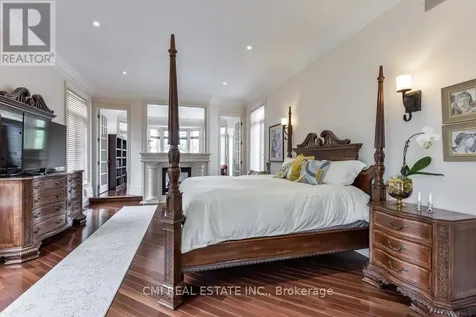 776 Woodland Acres Crescent Vaughan ON L6A 1G2
