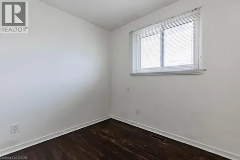 126 Mccraney Street West Oakville ON L6H 1H6