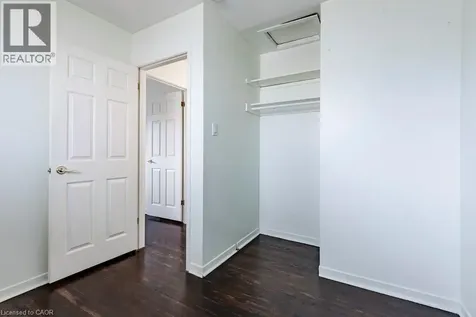126 Mccraney Street West Oakville ON L6H 1H6