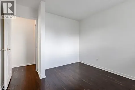 126 Mccraney Street West Oakville ON L6H 1H6