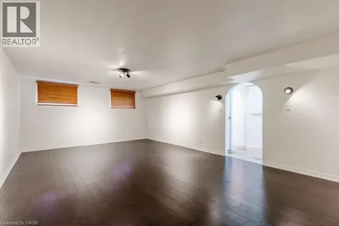 126 Mccraney Street West Oakville ON L6H 1H6