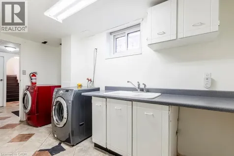 126 Mccraney Street West Oakville ON L6H 1H6