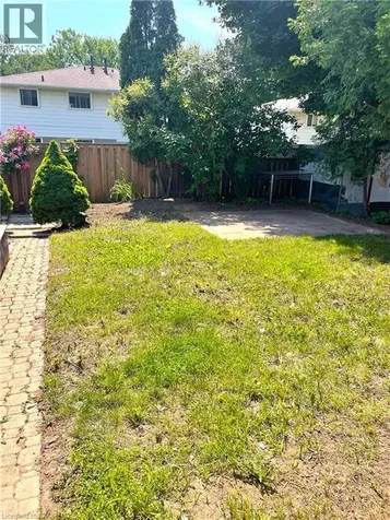 126 Mccraney Street West Oakville ON L6H 1H6