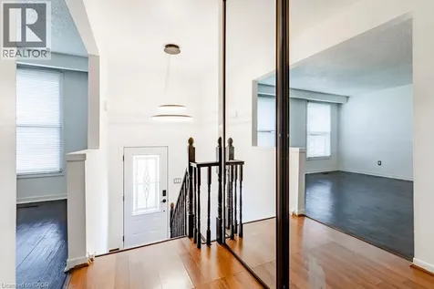 126 Mccraney Street West Oakville ON L6H 1H6