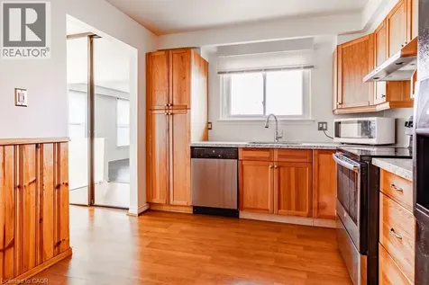 126 Mccraney Street West Oakville ON L6H 1H6