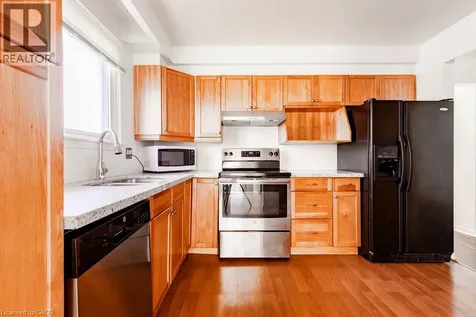 126 Mccraney Street West Oakville ON L6H 1H6