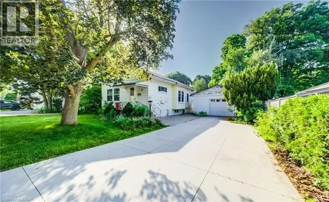 111 Pinewood Avenue Cambridge ON N3H 2M3