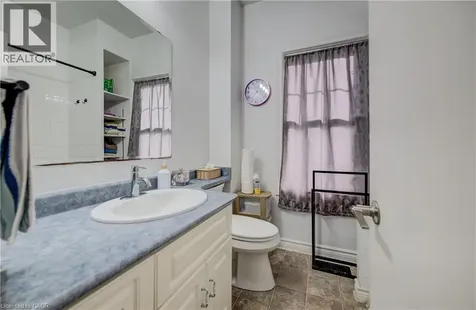 111 Pinewood Avenue Cambridge ON N3H 2M3