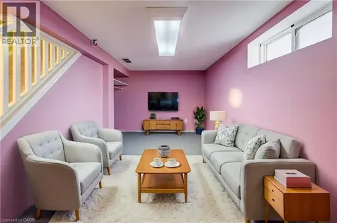 111 Pinewood Avenue Cambridge ON N3H 2M3