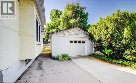 111 Pinewood Avenue Cambridge ON N3H 2M3