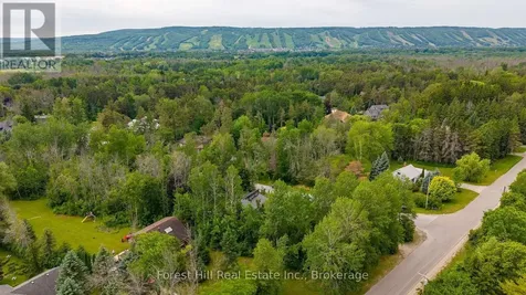 23 Silver Creek Drive Collingwood ON L9Y 4W8