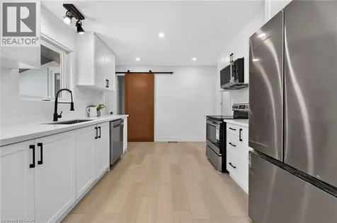 124 Corman Avenue Stoney Creek ON L8G 3W4