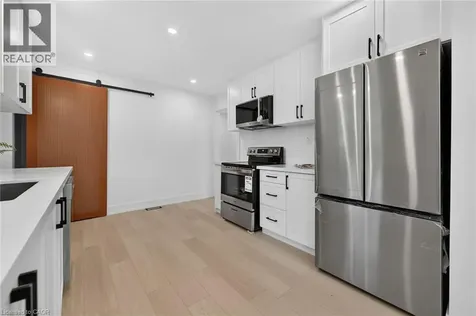 124 Corman Avenue Stoney Creek ON L8G 3W4